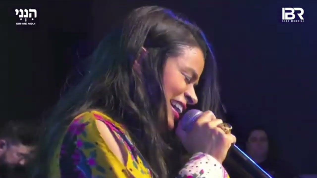 Damares cantando 