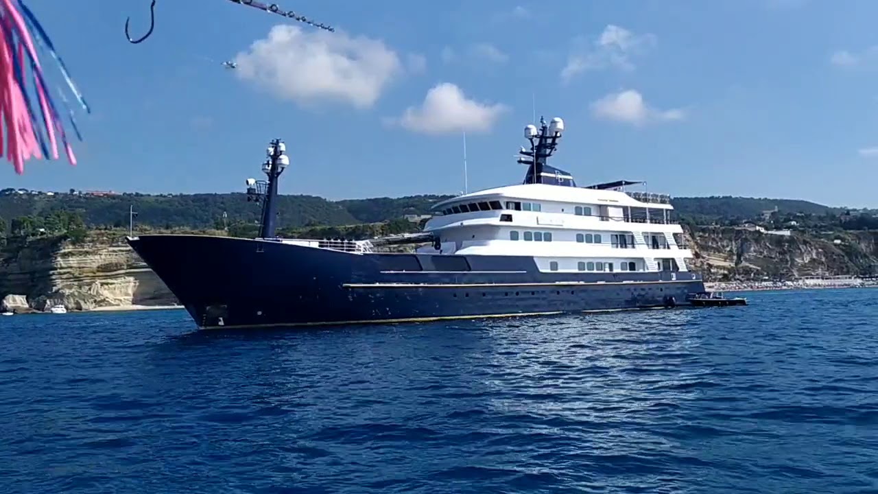 Force blue, lo yacht di Briatore a Tropea
