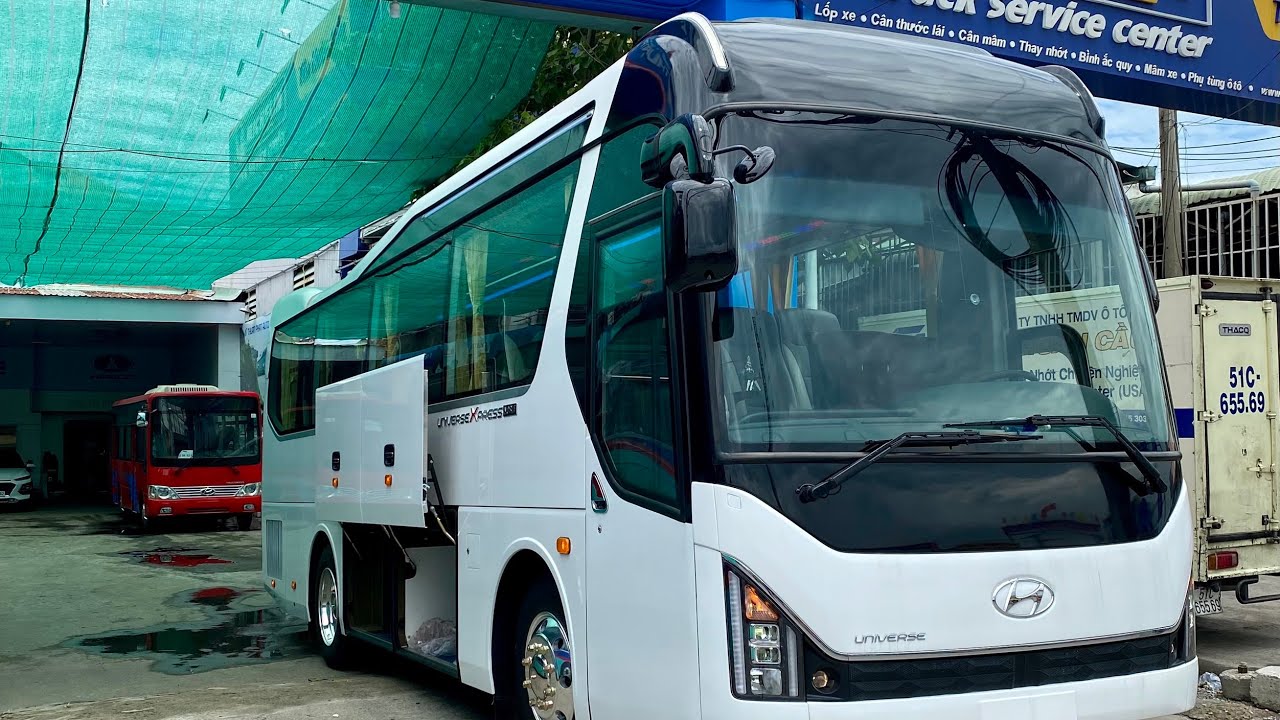 Universe 29 chỗ Hino tiết kiệm nhiên liệu đã có hàng trở lại.