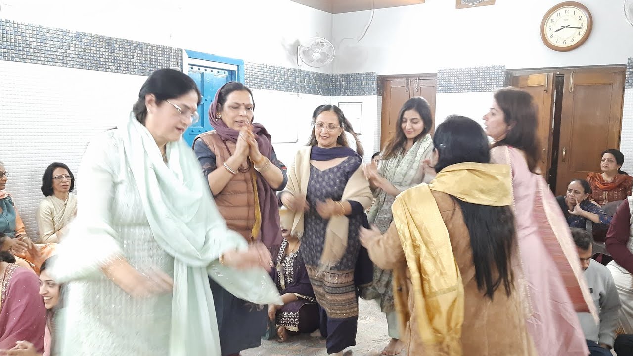 रंग मे रंगी रे, पिया रंग मे रंगी रे,रंग दूजा नहीं प्रेम रंग मे रंगी रे ।। सुन्दर गायन