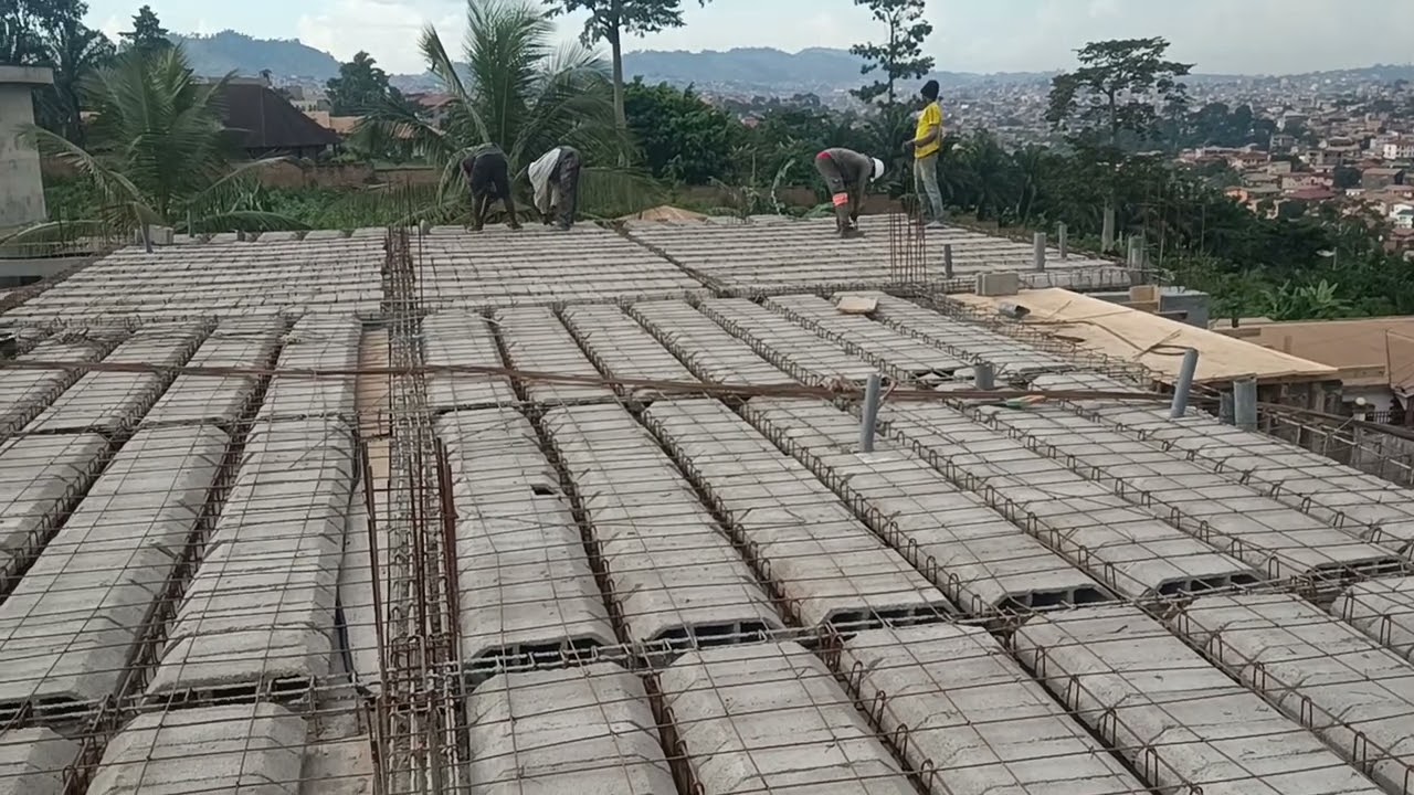 Construction d'un complexe de loisirs à Yaoundé : préparation du plancher haut étage 1