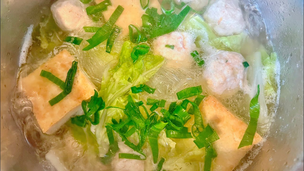 Try this nutritious replenish body energy soup- Tofu Napa cabbage glass noodles with meatballs soup 