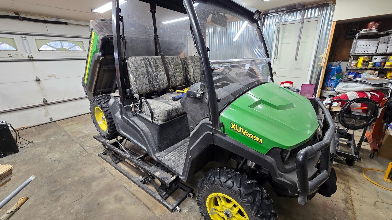 Обзор и полное техническое обслуживание квадроцикла John Deere Gator 835M 2017 года выпуска.