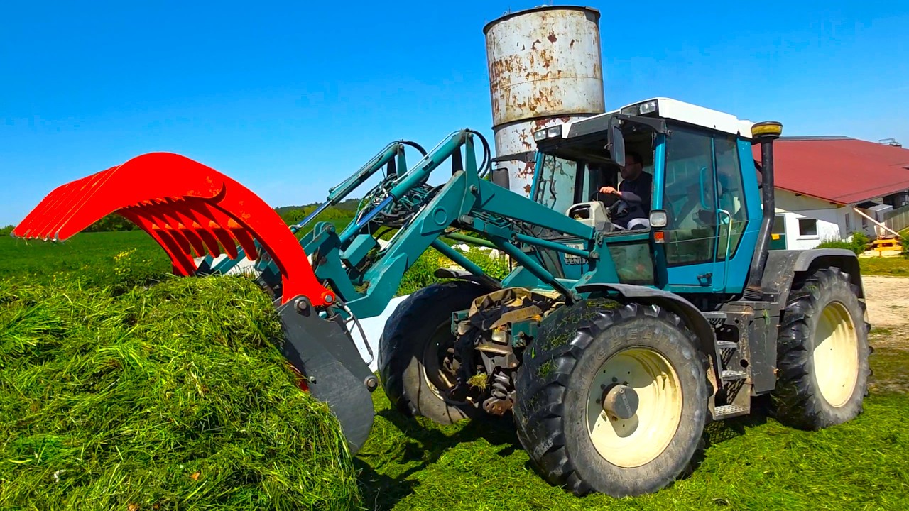Fendt Xylon & Case 844 XL & Fendt 720 Vario & Claas Quantum 5700 LW at the grass silage