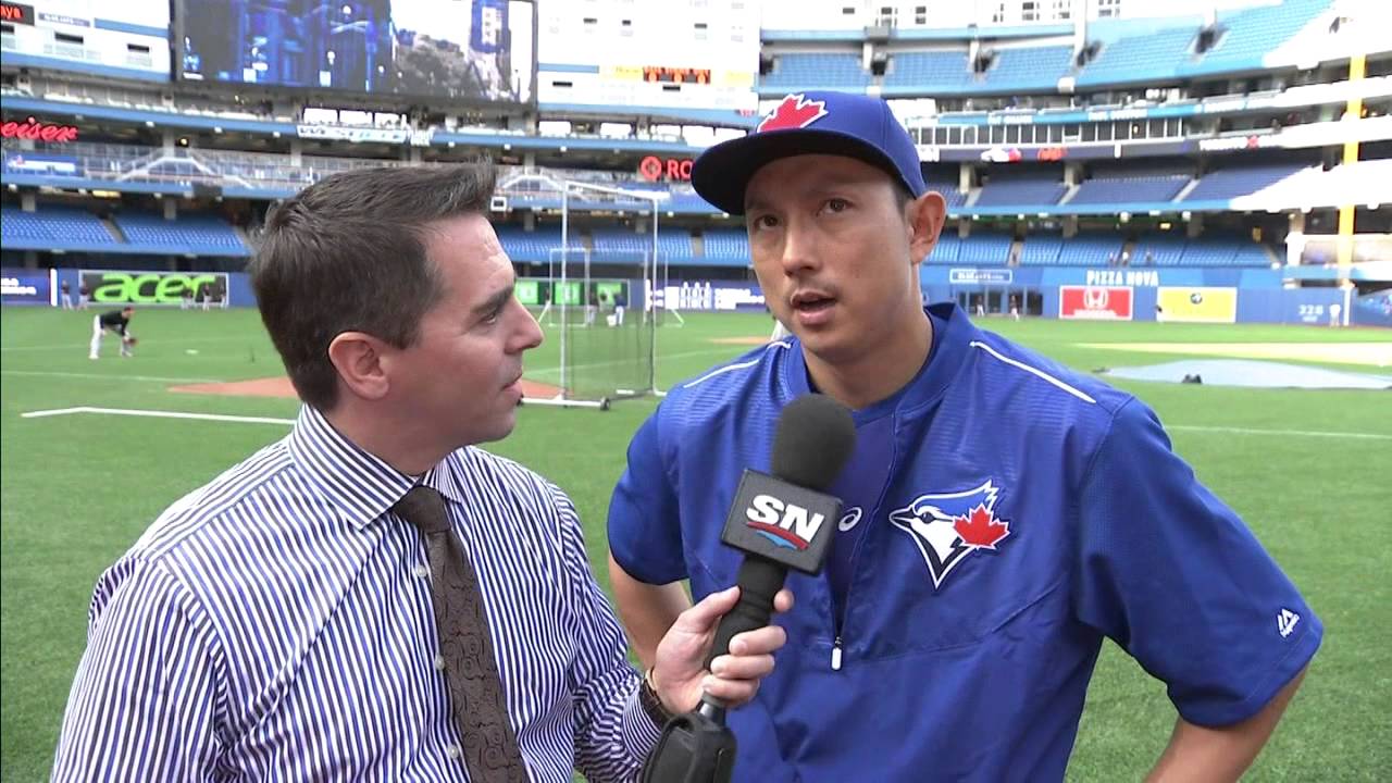 Kawasaki shows off muscles, tells a great joke