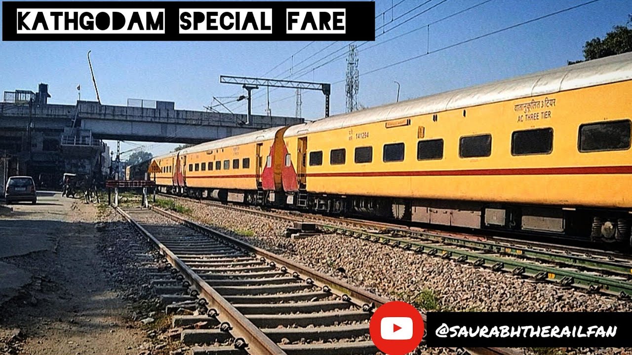 09075 Mumbai Central-Kathgodam SF Special ||Arrival On Budaun Railway Station || #indianrailways