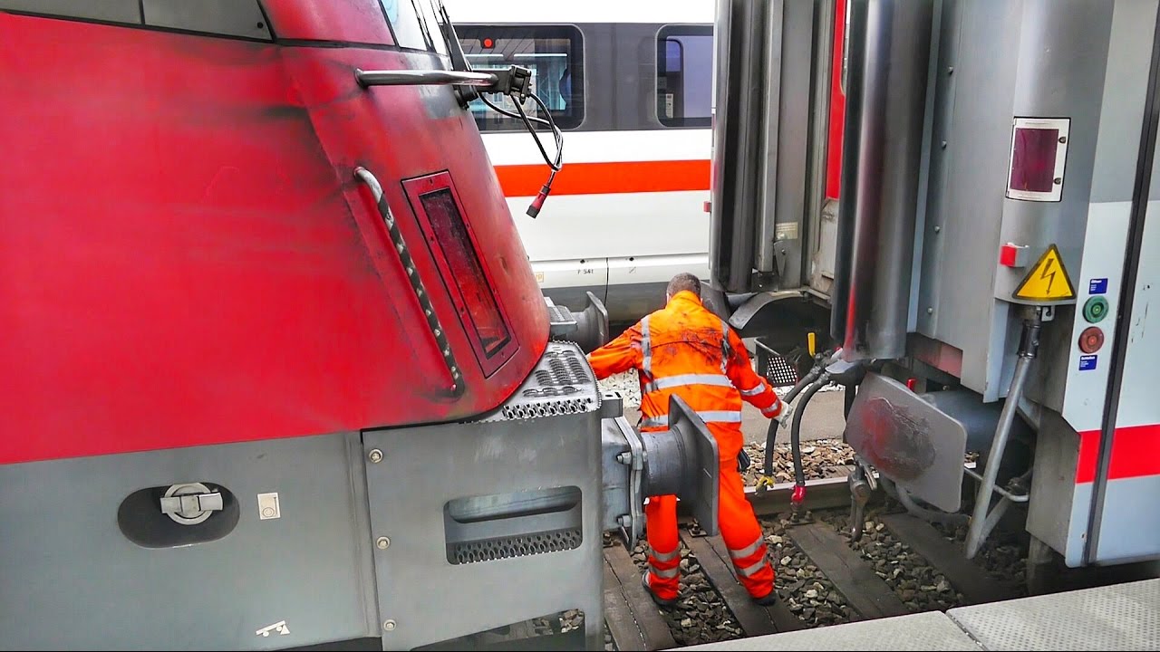 Ankuppeln eines ÖBB Taurus 1216 vor den EC 89 nach Verona in München Hbf
