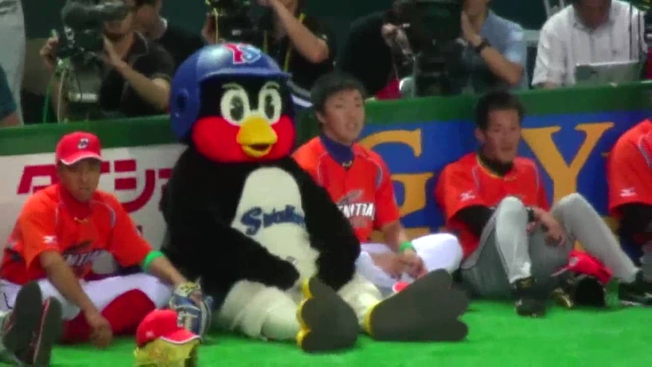 2010/07/23、マツダオールスター2010in福岡、選手にまじってつば九郎！？