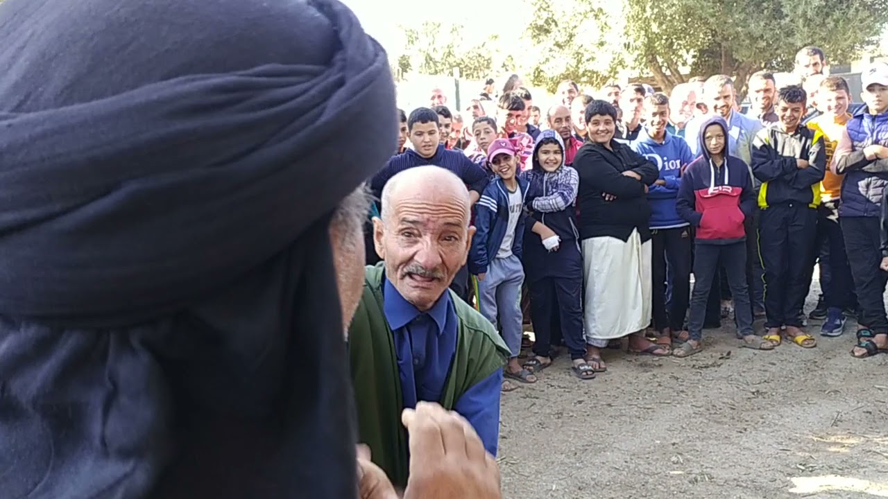 شاهد الشيخ الحبيب و😮😮😮 الشيخ البارا في نزال بدون عصى 😄😃😃😃😄😄
