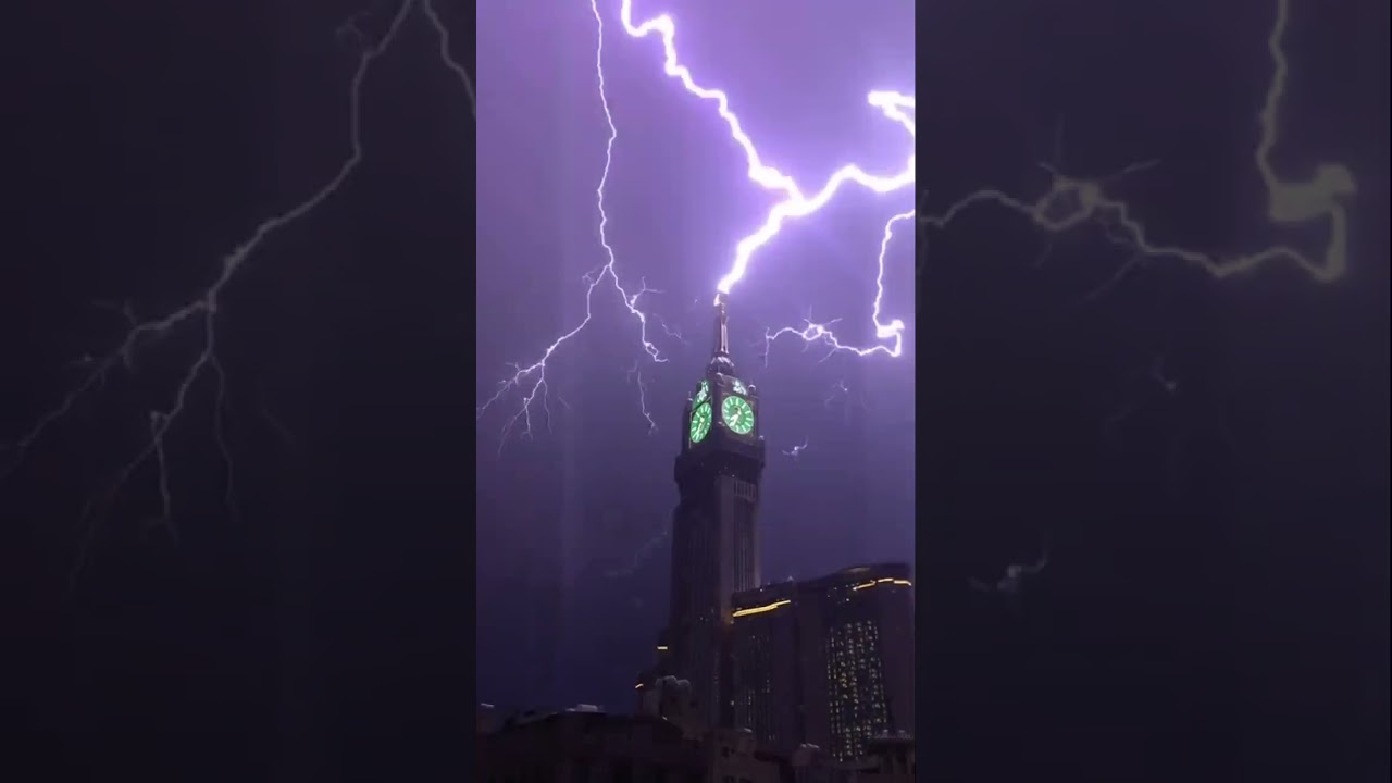 Thunder storm in haram Mecca 🕋 clock tower lightning ⛈️ ⚡️ #clocktower #shorts #youtubeshorts