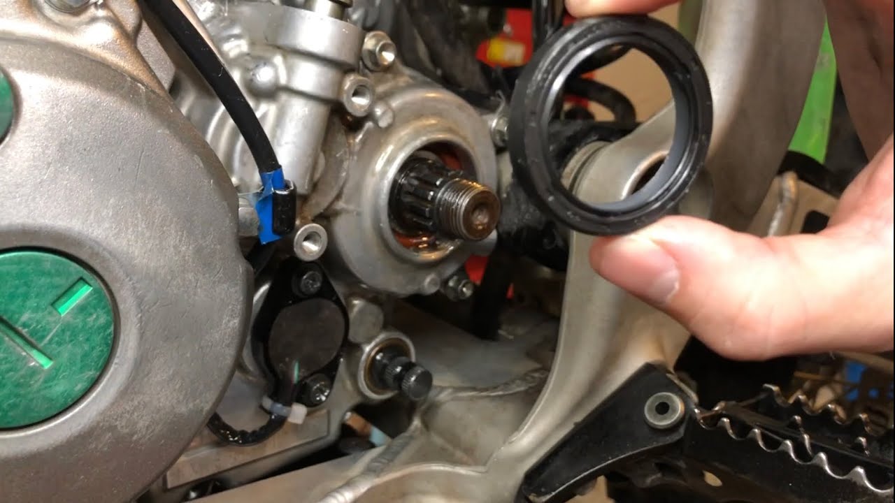 КАК СДЕЛАТЬ: ПРОСТОЙ СОВЕТ по установке сальника на KX450