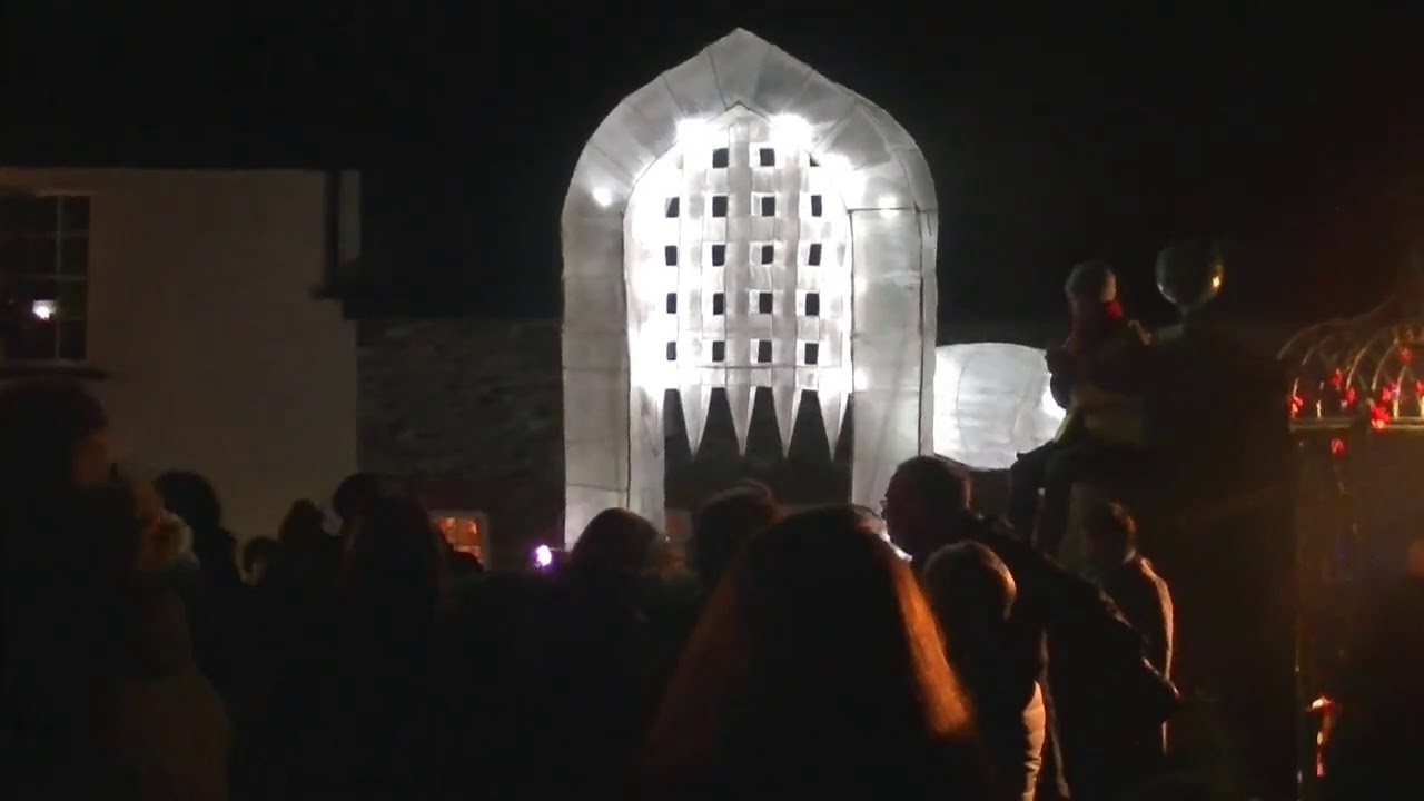 Hemyock Lights Parade 2018 - Lanterns Featuring Hemyock Castle - Short Version