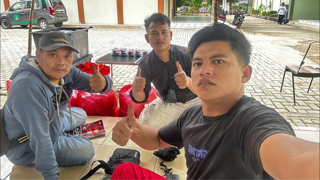 JUALAN NASI DAN DONAT DI PONDOK PESANTREN