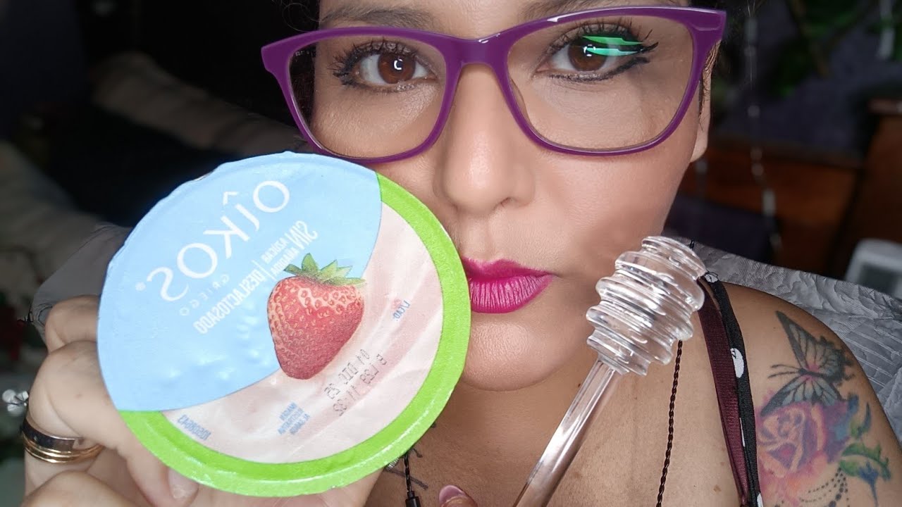 ASMR Comiendo yogurth griego de fresa con cuchara de cristal 