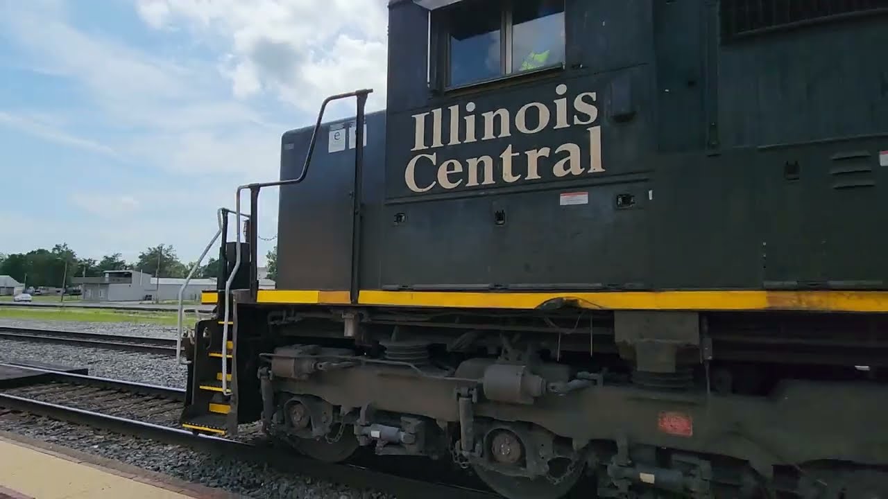 Illinois Central Death 1007 Star in Two Towns & Amtrak Saluki 76 Southbound! #railfanning
