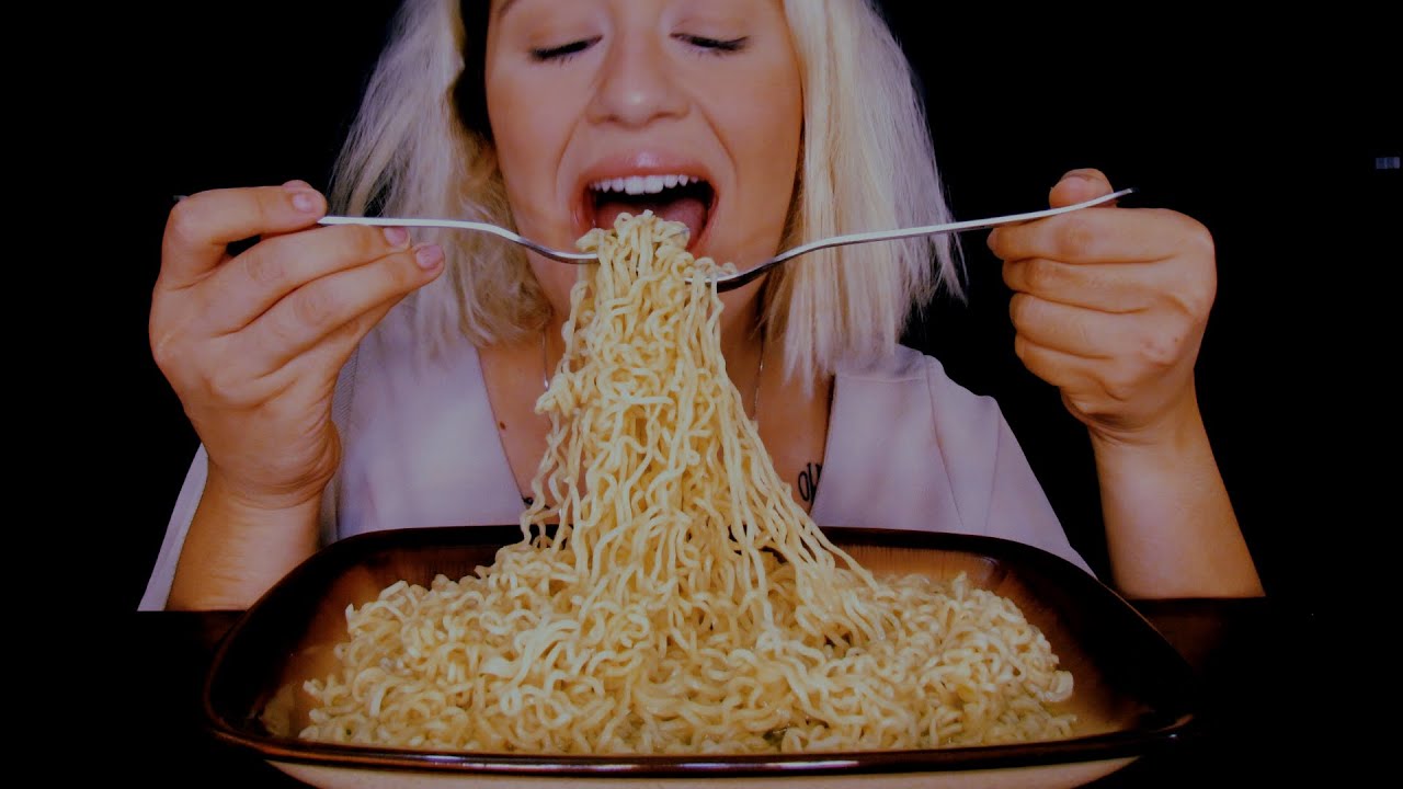 [ASMR] Comendo Miojo e Cup Nuddles | Mukbang | Sons de Mastgação | Eating Sounds