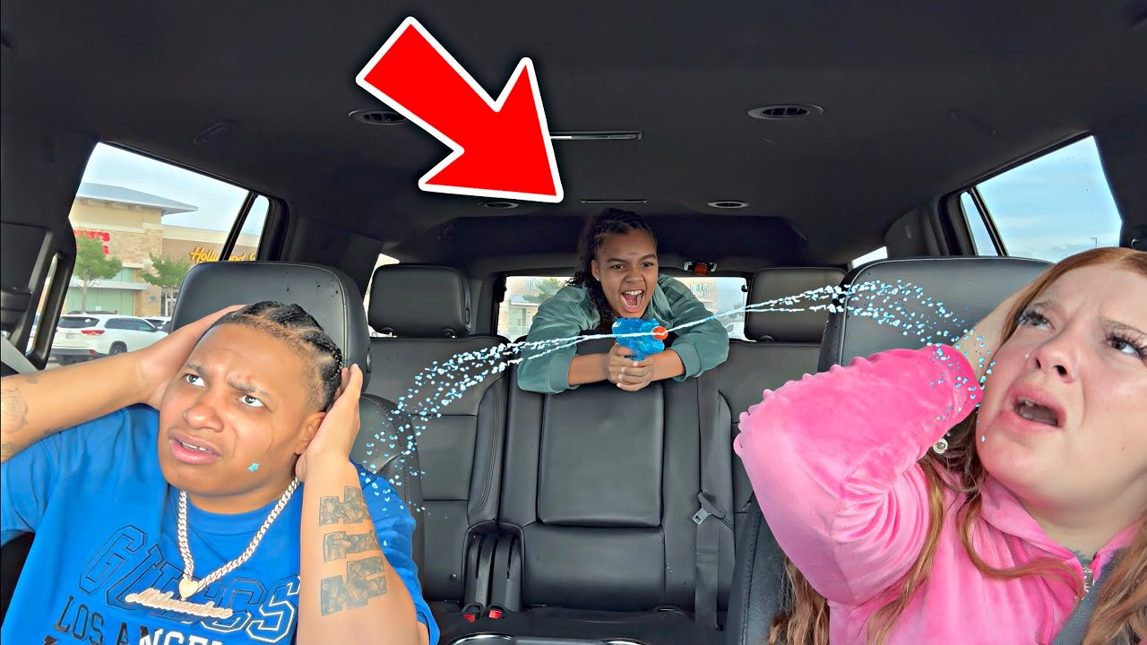 HIDING IN THE TRUNK & SPRAYING MY PARENTS WITH A W@T3R GUN!!