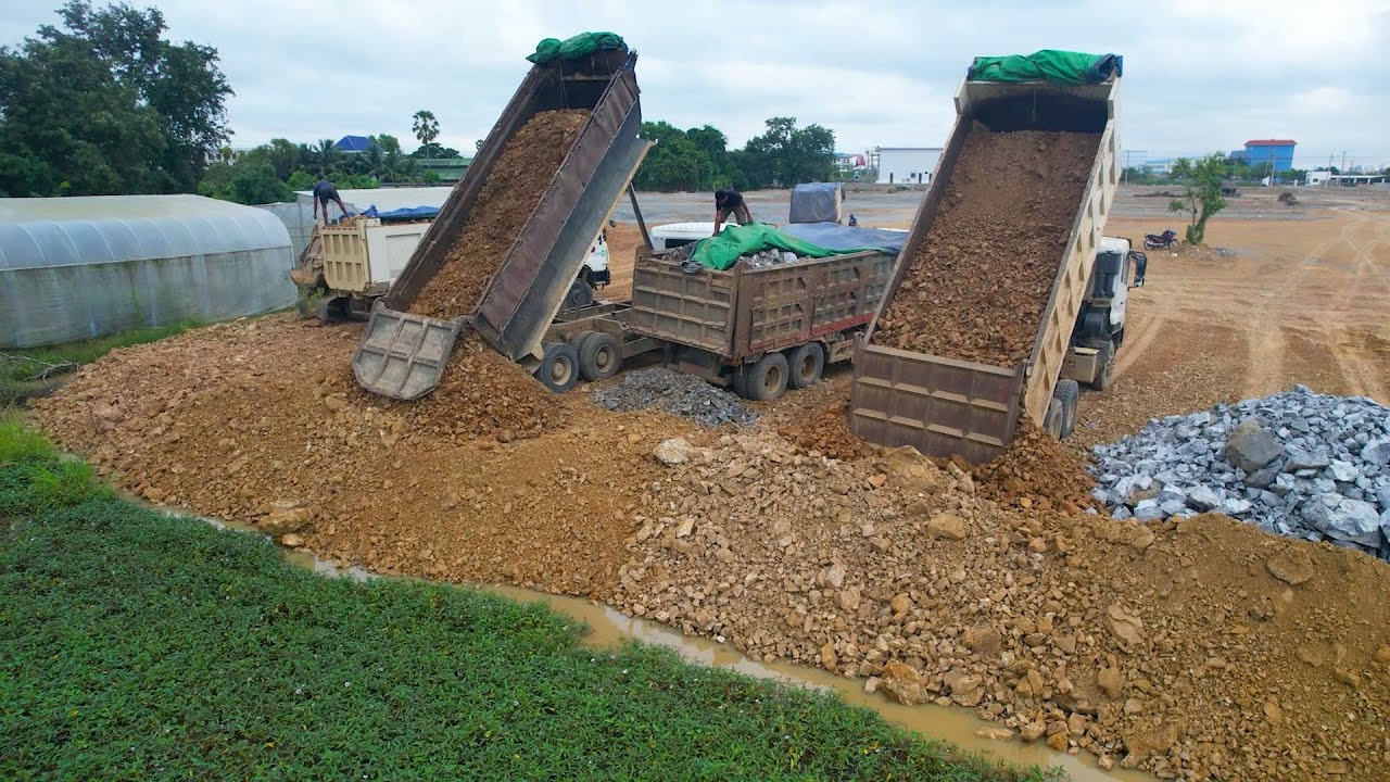 Big Filling up huge land Bulldozer SHANTUI DH17C2 pushing stones, Dump truck 25.5T 