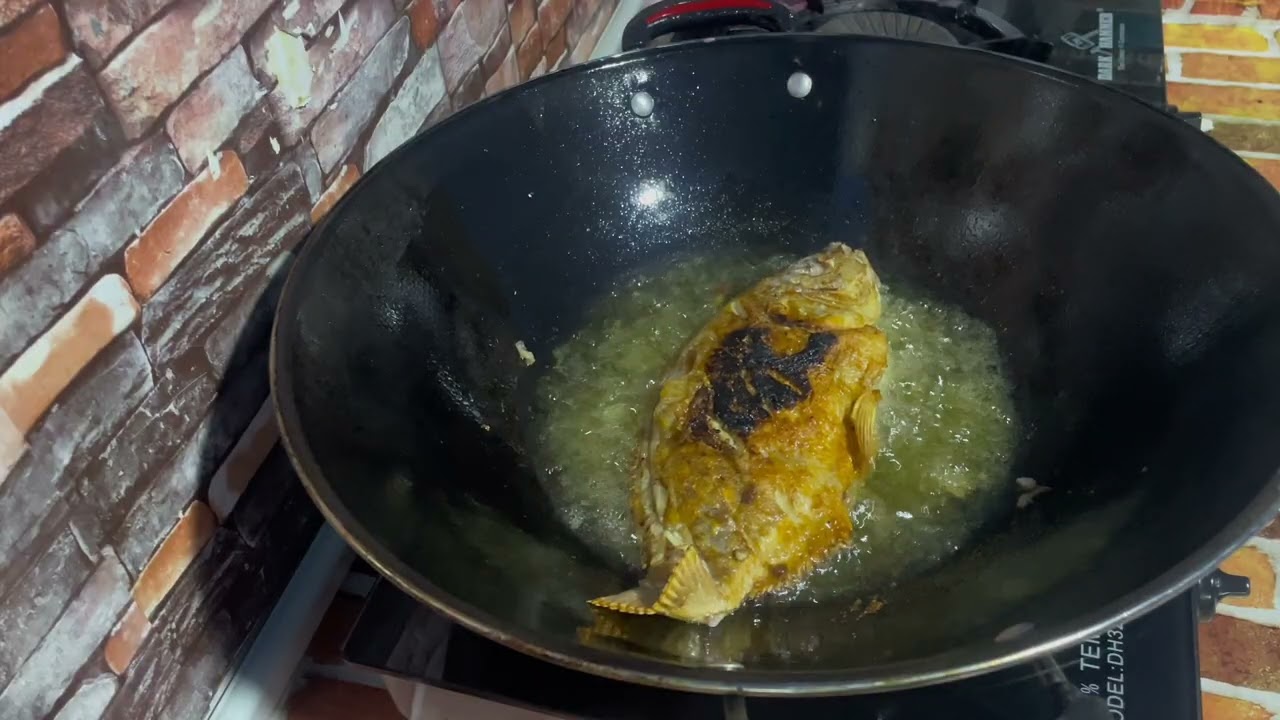 Ikan tilapia merah masak masam manis // buah timun masak sosej babi