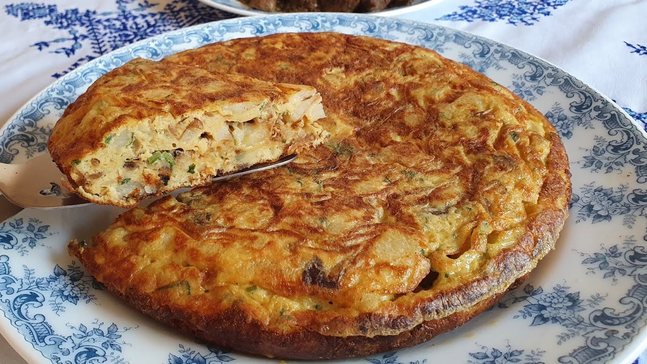 اروع طورتية اسبانية على حقها و طريقها و بدون قلي البطاطا مع مقيلة الكبدة المشرملة المغربية التقليدية