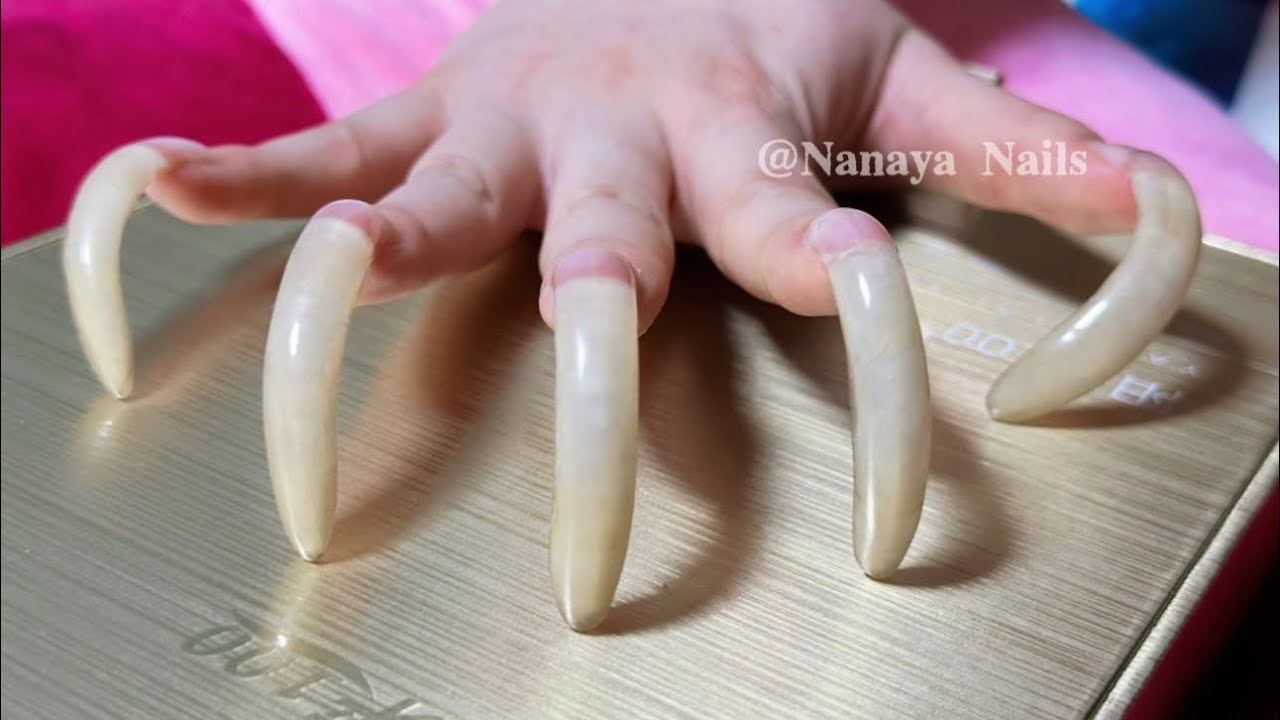 Asmr Tapping & Scratching with my Long Natural Nails🤍🐱