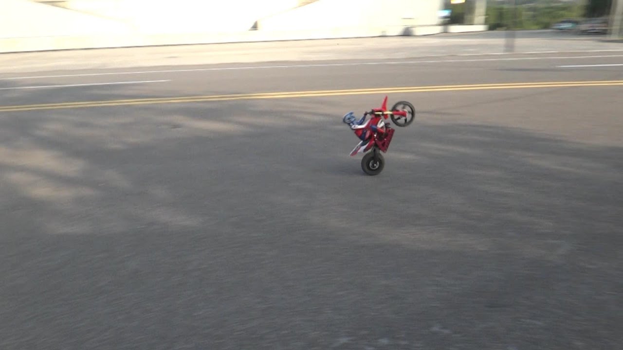 Super Rider SR4 RC Dirt Bike -- Pulling Wheelies