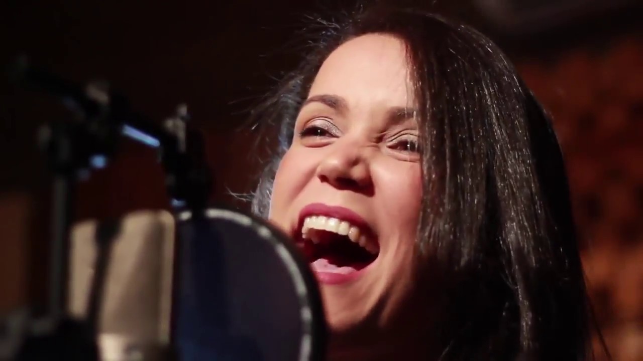CELINE GOUVEIA - ENTREGA PRA DEUS (CLIPE OFICIAL)