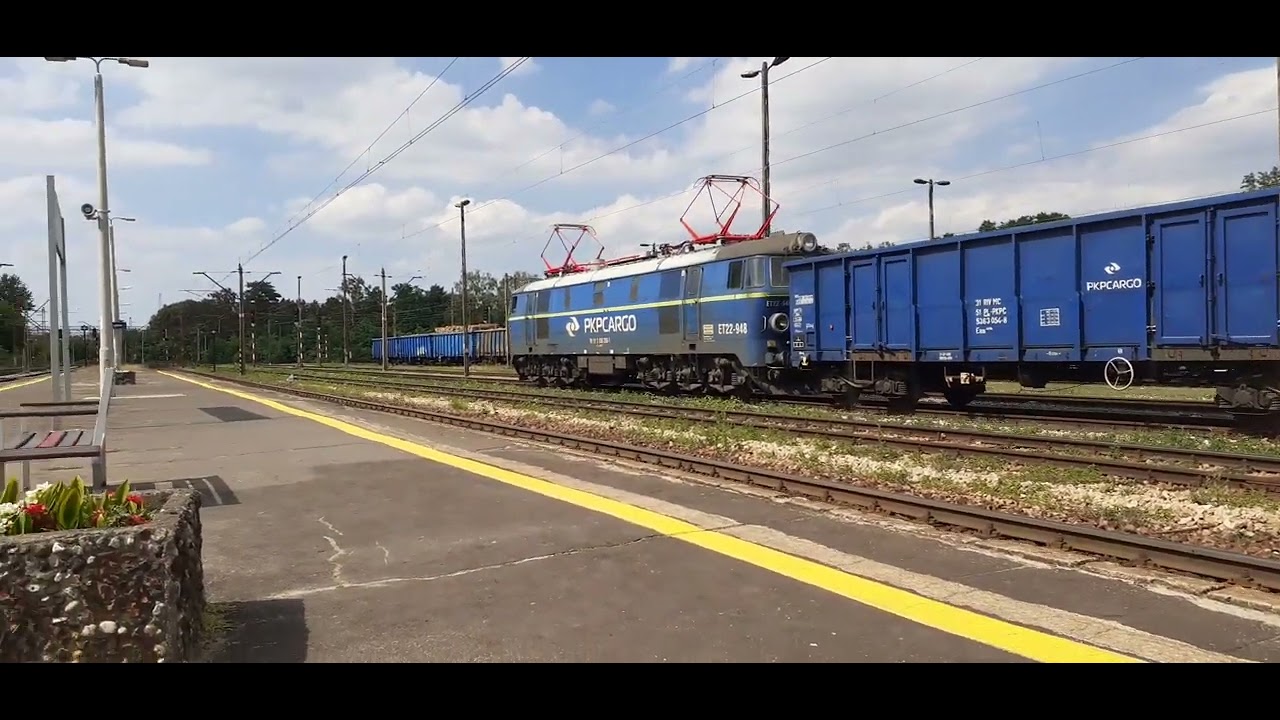 Odjazd pociągu towarowego