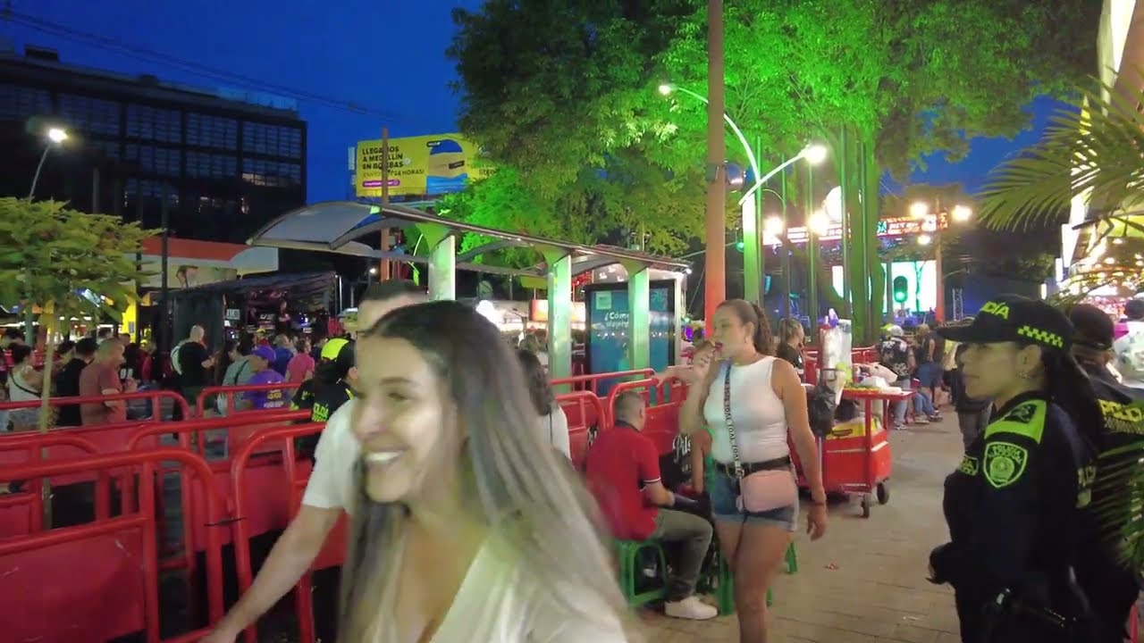 (4K) La 70 during La Feria de Las Flores, Medellin Colombia 🇨🇴
