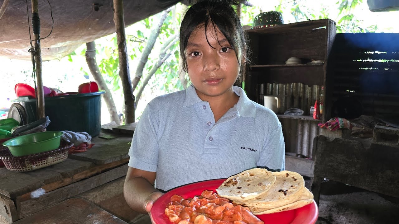 Gladis y su Papá se coordinan muy bien para preparar el almuerzo y las tareas del hogar!🙏♥️