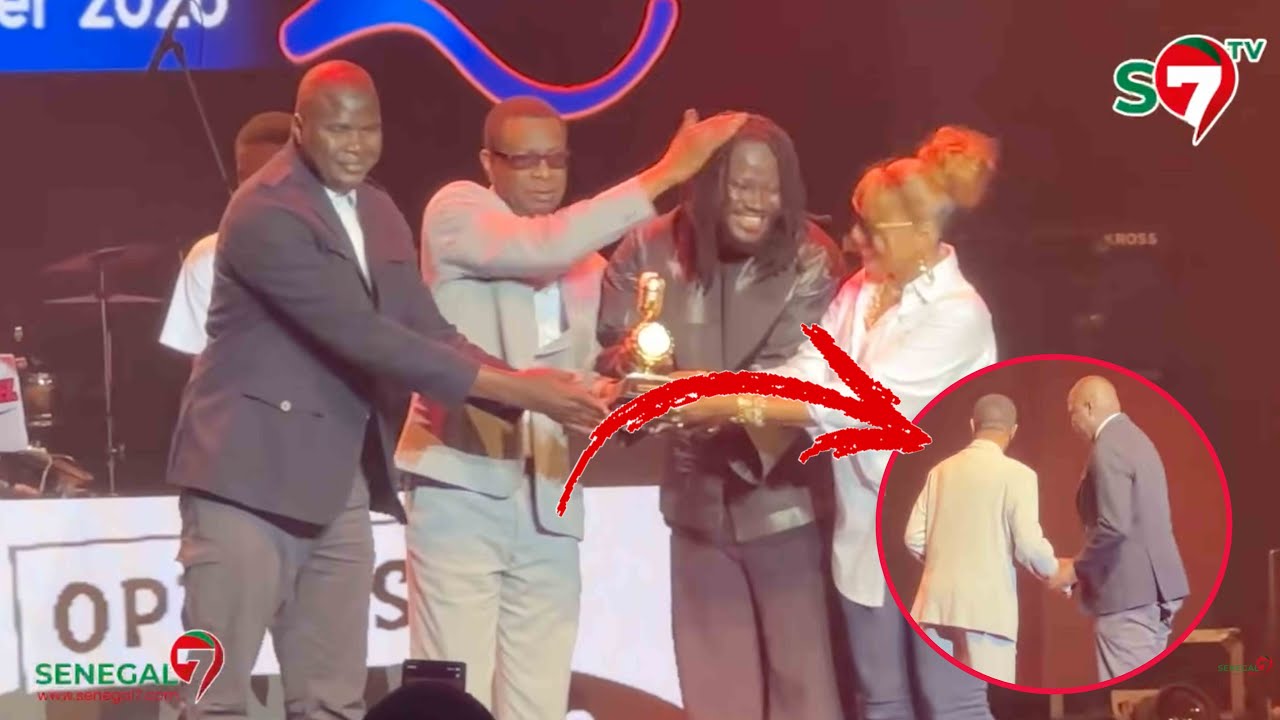 Le beau geste de Youssou Ndour, il demande au ministre Amadou Ba de monter sur scène pour...