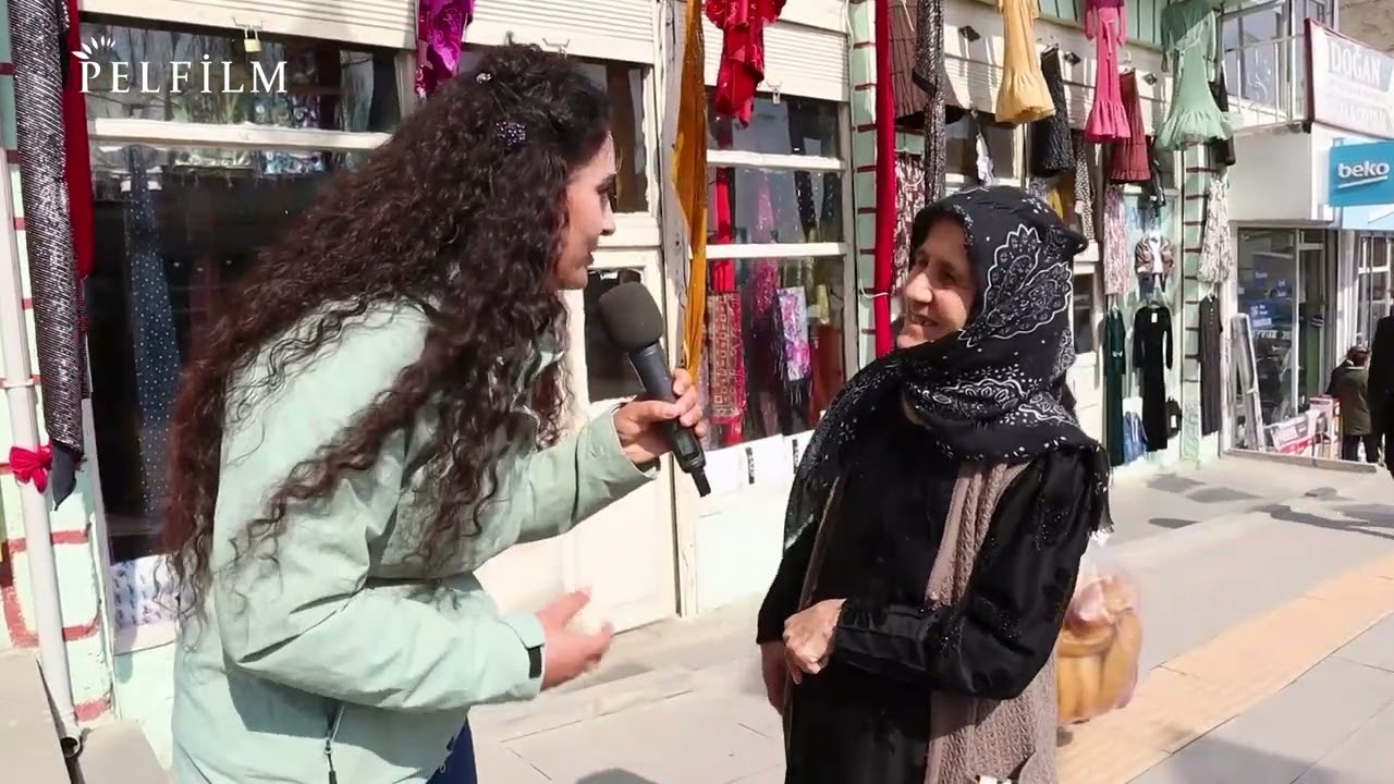 'EM BI GEL Ê XWE SERFIRAZ IN' - ELBAK / WAN