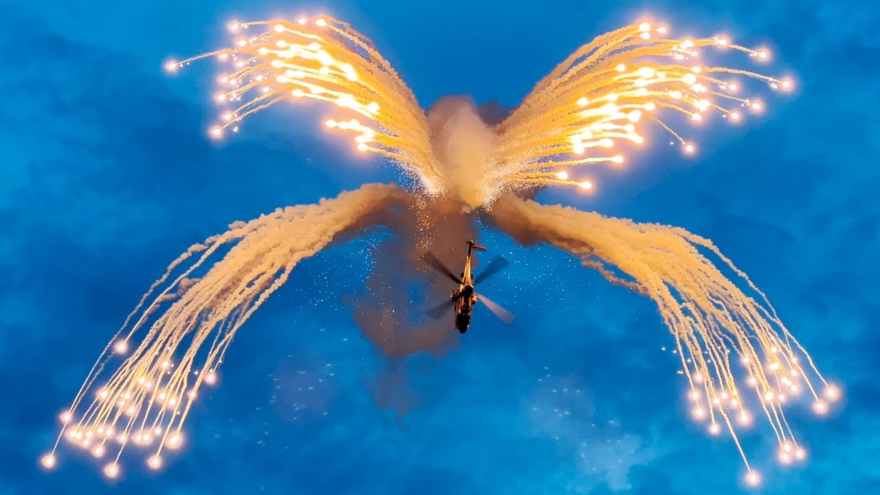 Super Puma Display mit Flares ☄️☄️☄️ am Rheinfall 🇨🇭 Ganze Präsentation 🚁 4K HDR, Juli 2023