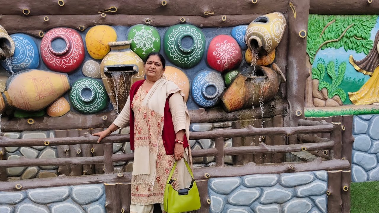 चौगुर्दे न पेड़ खड़े हे मन्ने घाम दिखाई दे स,नारायण के मन्दिर मे हे भगवान दिखाई दे स।