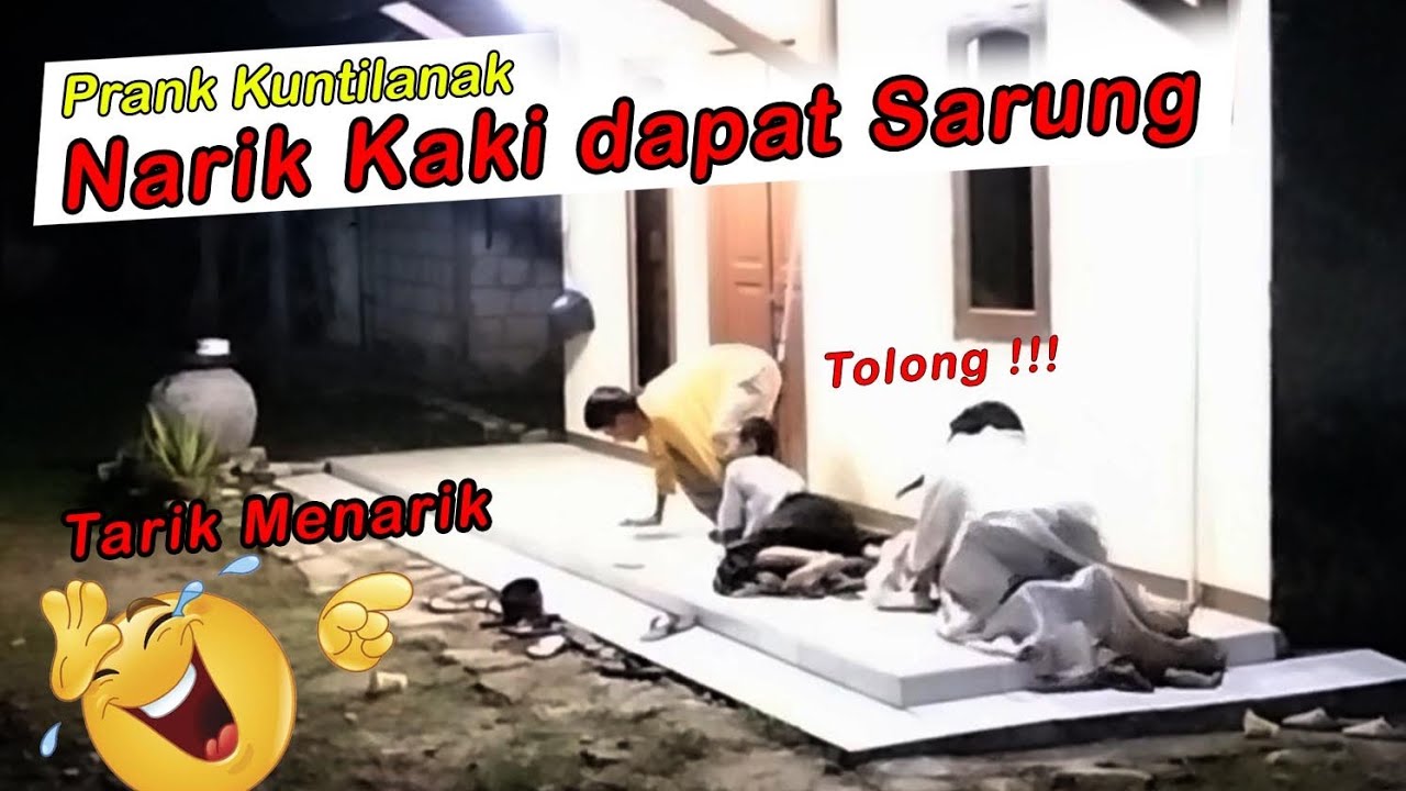 225 ▶️ Prank Kuntilanak Narik Kaki dapat Sarung Bikin Ngakak !!!