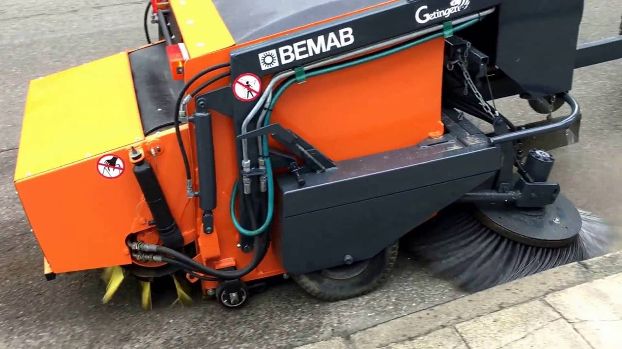 Zamiatarka Bemab G1 i traktorek Iseki Tf 330 Lubasz (2)