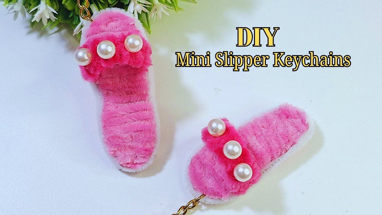 DIY Pipe Cleaner Mini Slipper Keychain | Cute Fuzzy Charm