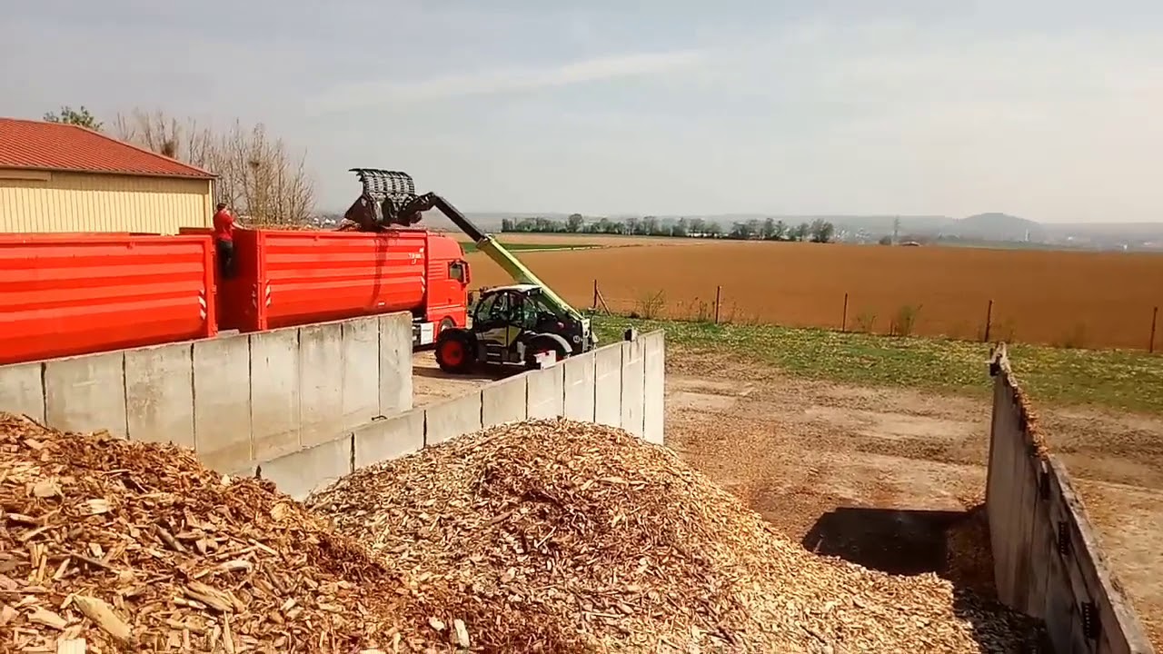 Timelapse vom Hackschnitzelladen mit Claas Scorpion 732