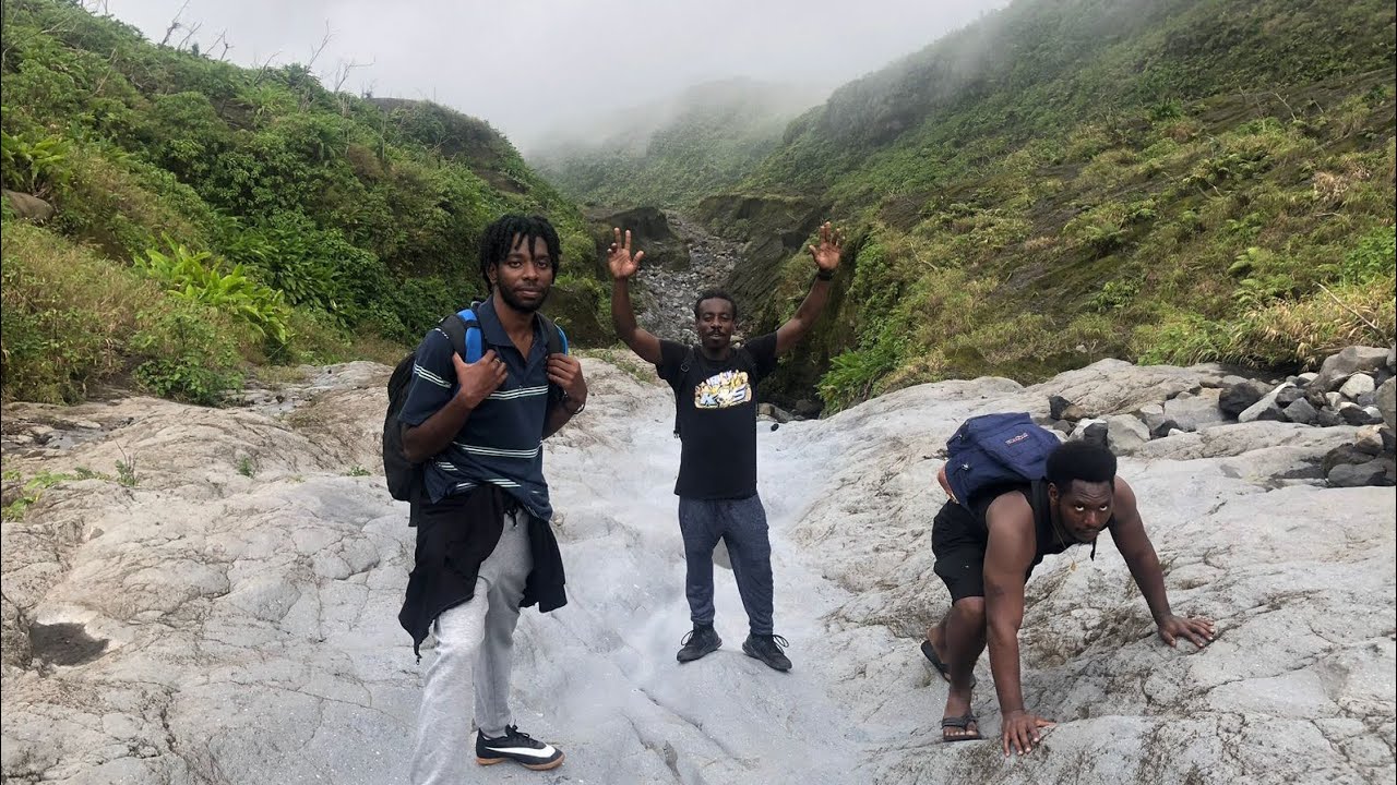 Hiking the La soufrière volcano 🌋with friends|heavy wind & fog|exploring SVG🇻🇨#roadtrip#weekendvlog