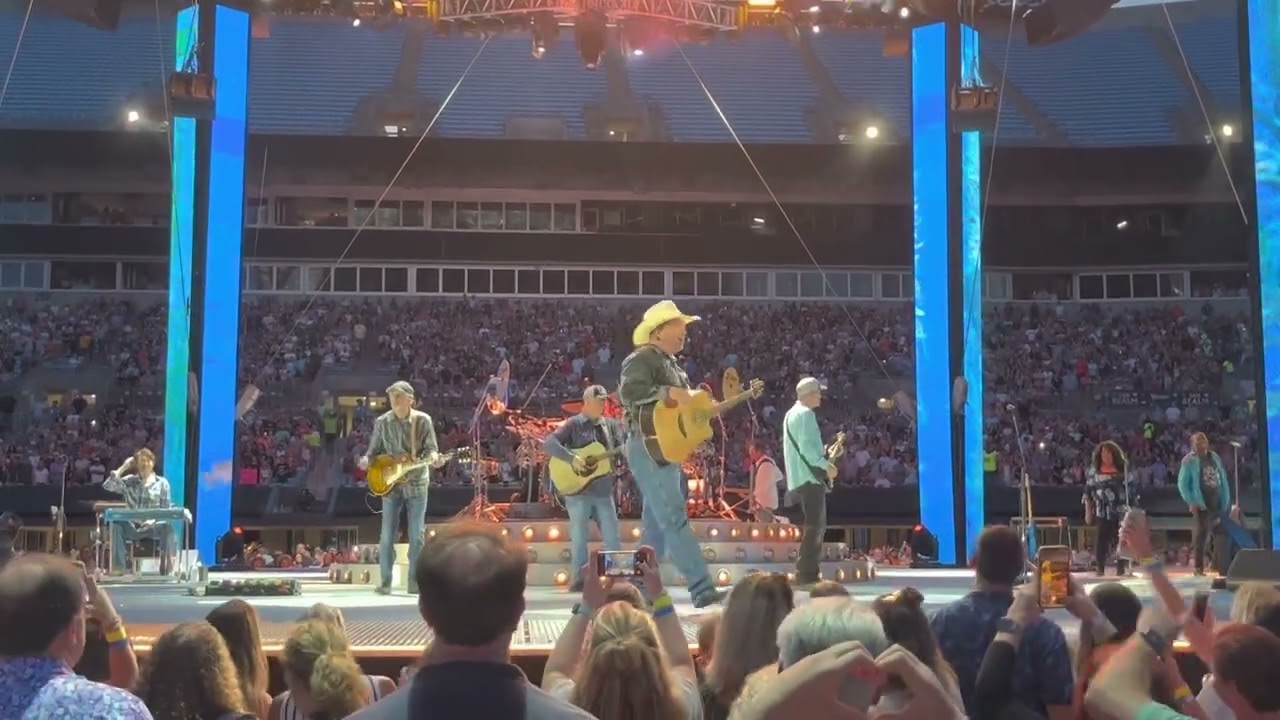 Garth Brooks - Charlotte Night 1 - “Fishing In The Dark”