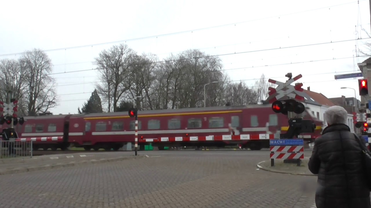 Spoorwegovergang Roosendaal/ Level Crossing/ Passage a Niveau/ Railroad-/ Bahnübergang