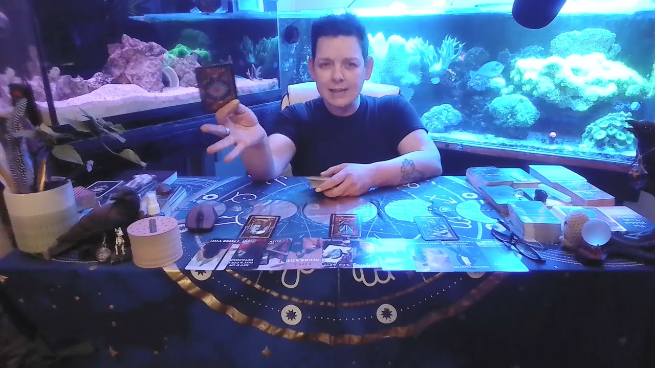 Aquarius YIKES!! THIS IS CREEPY AF!! #aquarius #tarot #envy