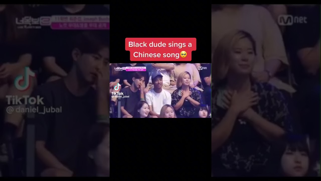 black guy singing Chinese