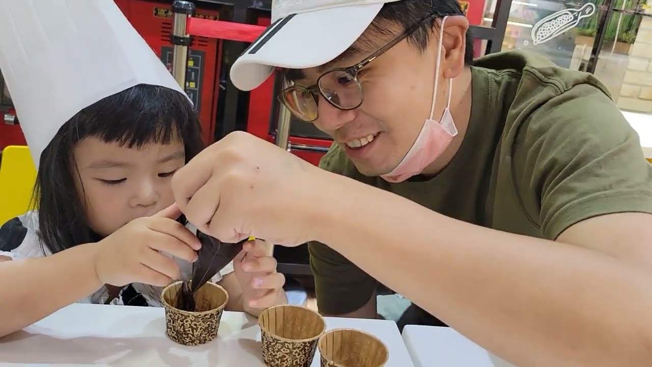 【台中-伊莎貝爾烘焙觀光工廠】手工巧克力布朗尼、VR體驗全紀錄(媞3Y11M22D、喬2Y5M22D)