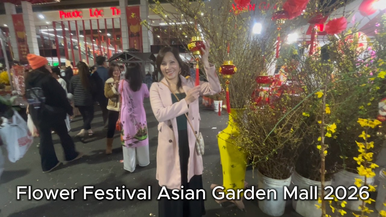 Фестиваль цветов в торговом центре Asian Garden Mall, Калифорния.