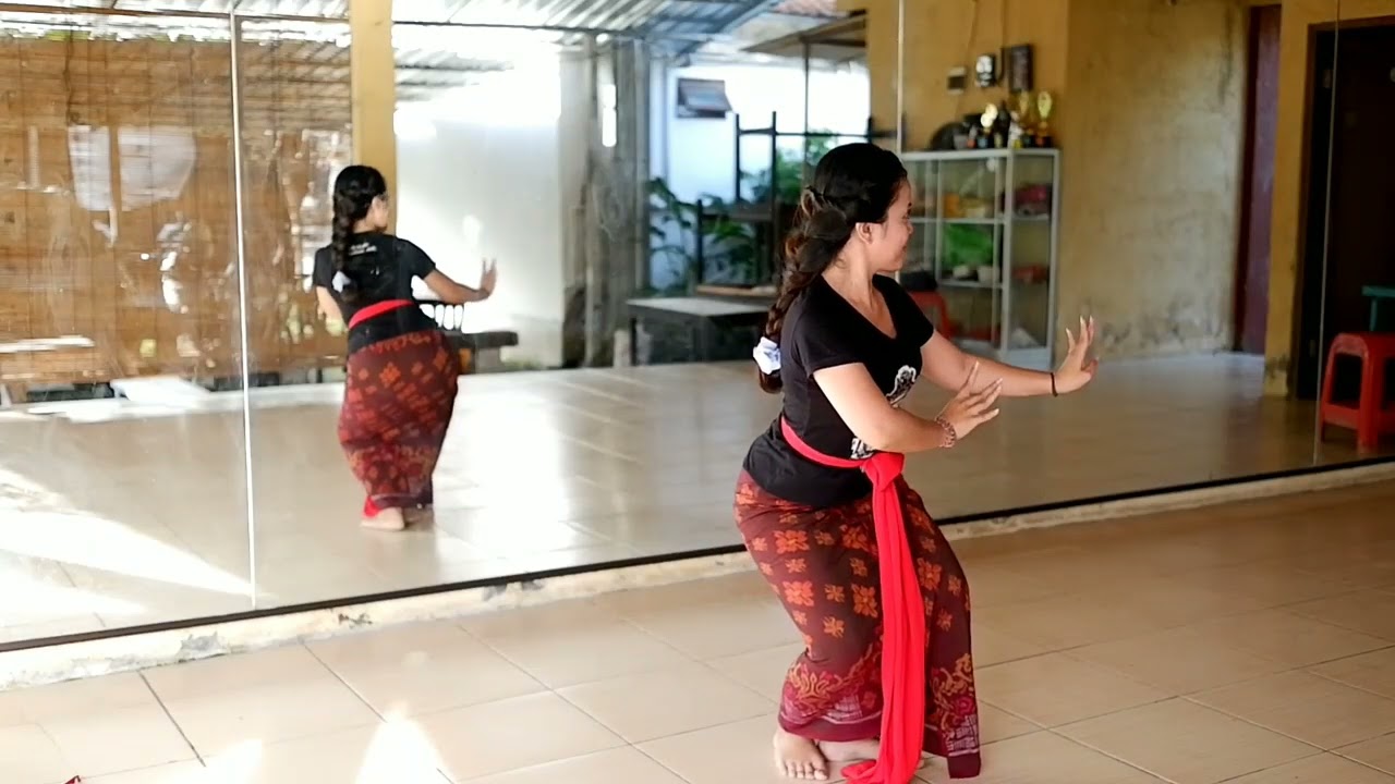 Belajar Tari REJANG TAKSU BHUWANA