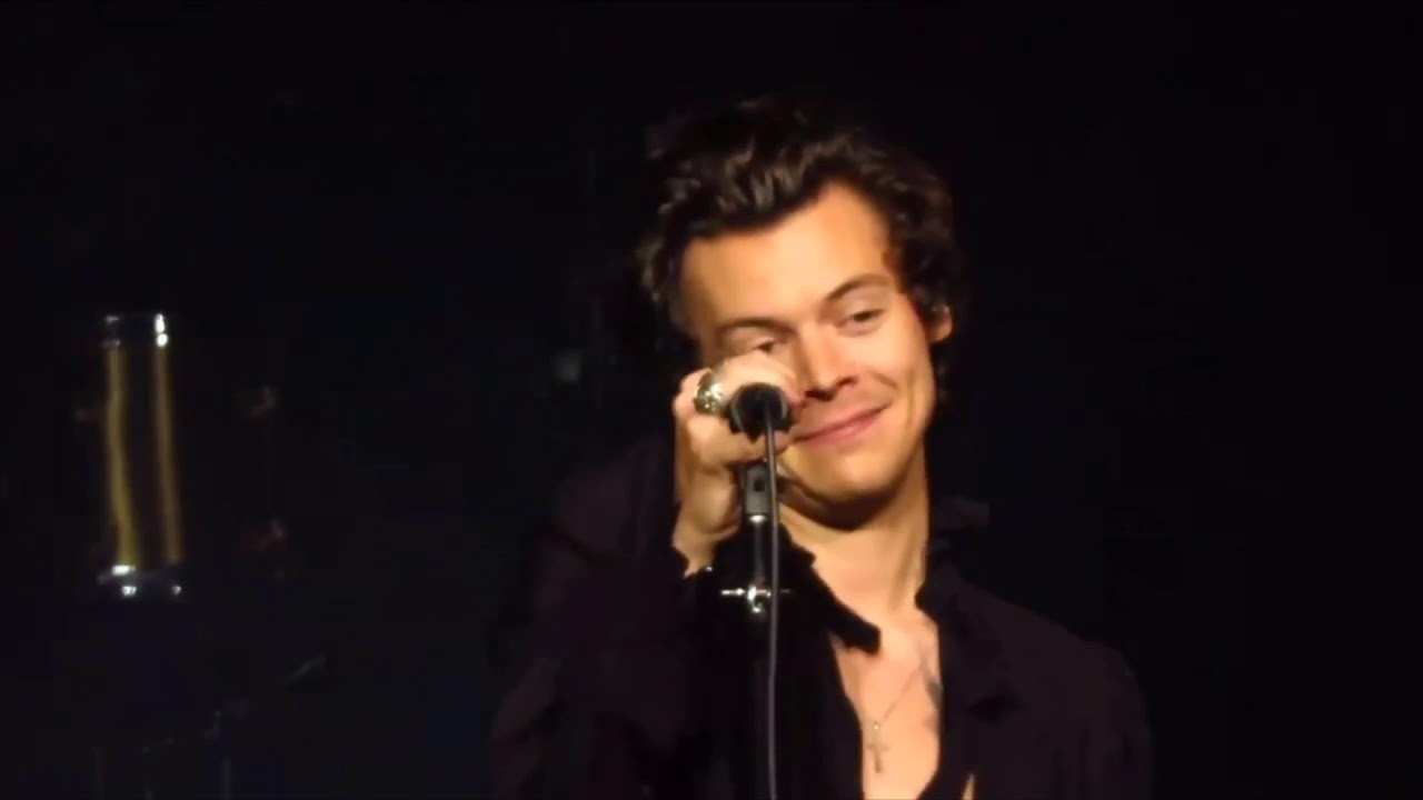 HARRY STYLES REACTING TO THE CROWD SCREAMING TASTED DURING MEDICINE