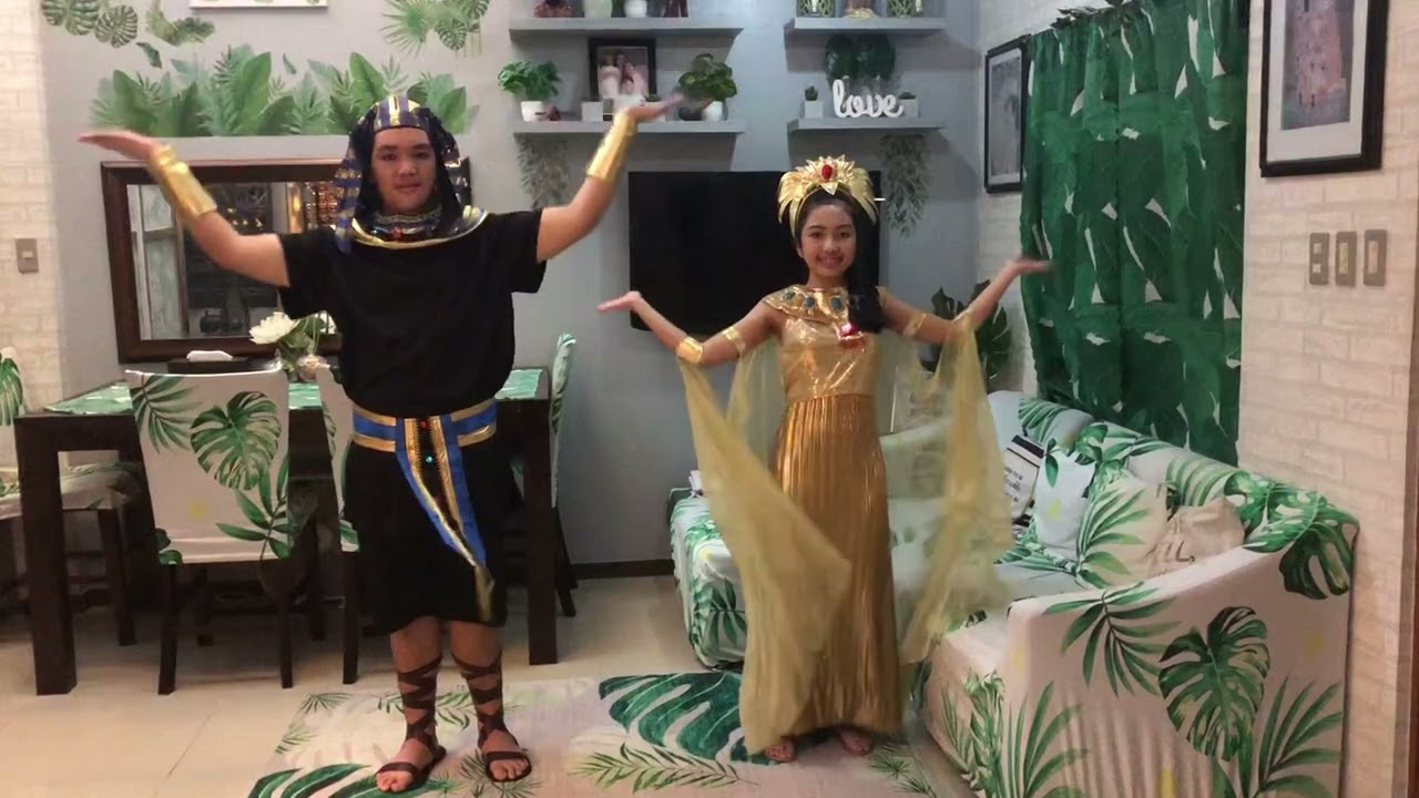 Walk Like An Egyptian Dance
