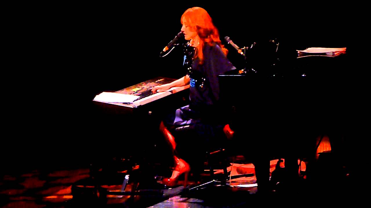 TORI AMOS 