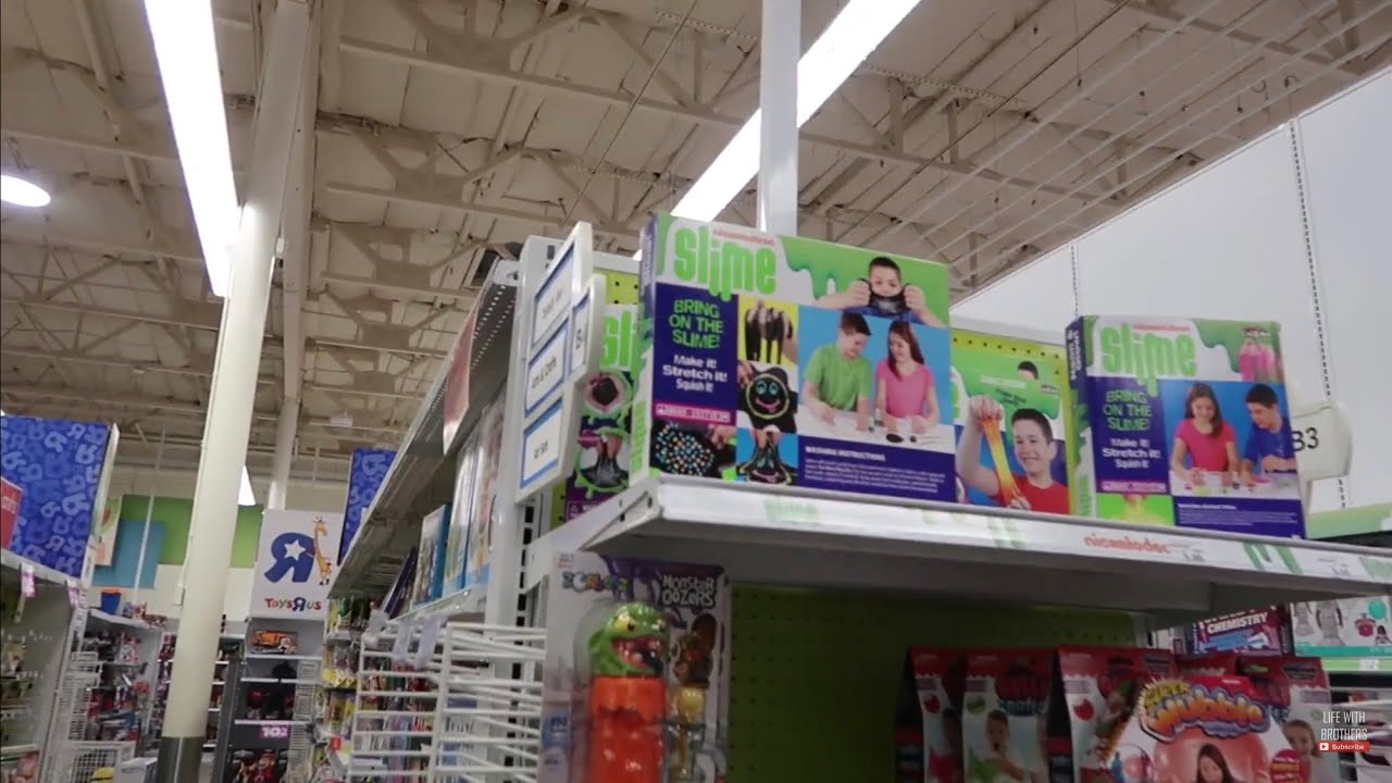SHOPPING FOR GLUE SLIME AND SQUISHIES FOR THE LAST TIME EVER - TOYS “R” US IS GOING OUT OF BUSINESS